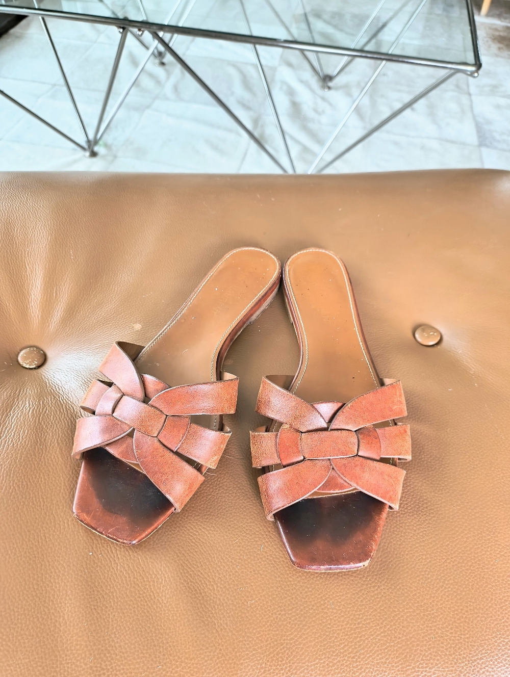Yves Saint Laurent Tribute Flat - Picture 2 of 5
